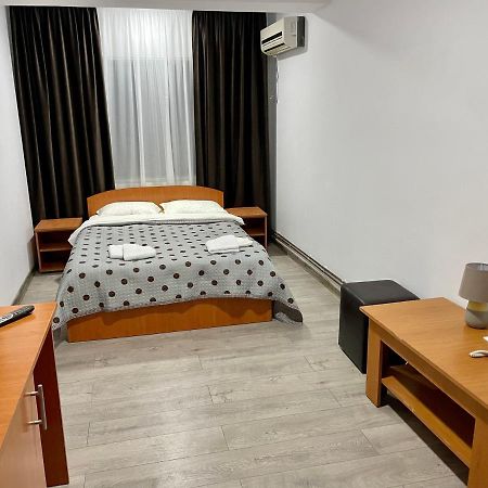 Hotel Tata Si Fii Bechet Zewnętrze zdjęcie