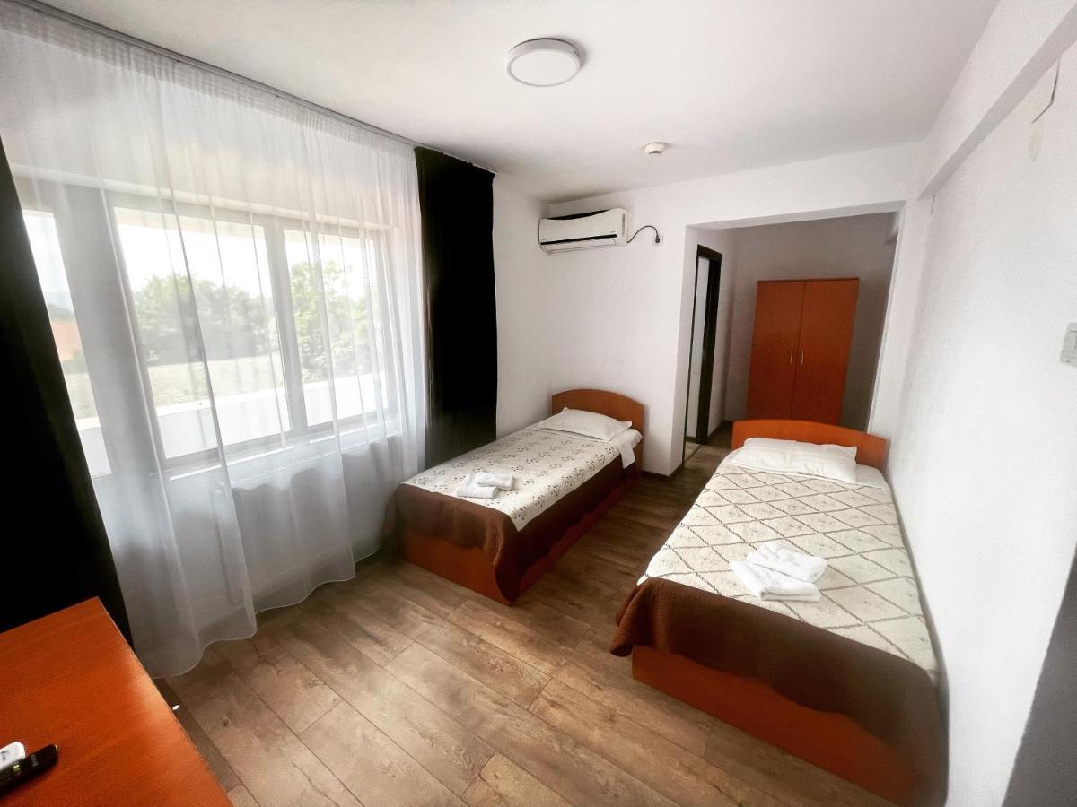 Hotel Tata Si Fii Bechet Zewnętrze zdjęcie