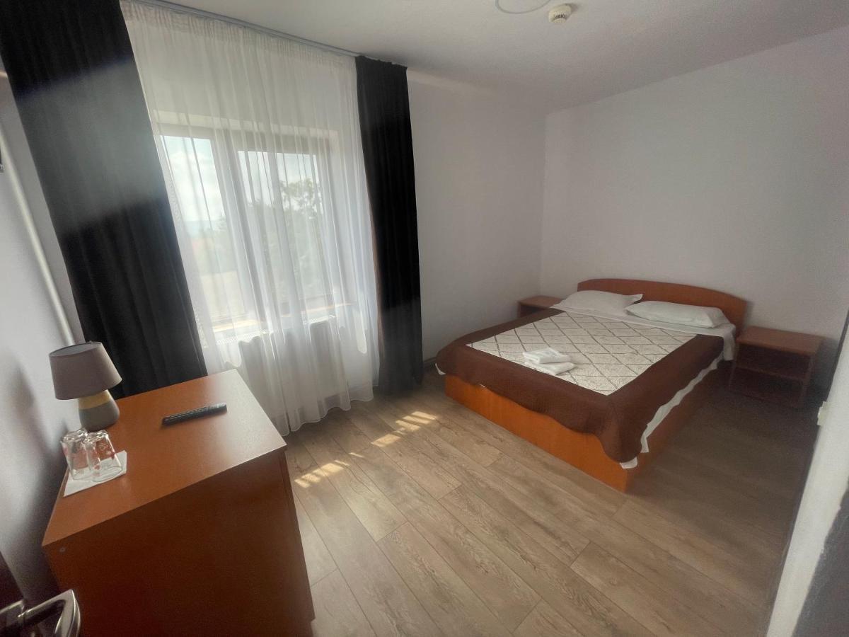 Hotel Tata Si Fii Bechet Zewnętrze zdjęcie