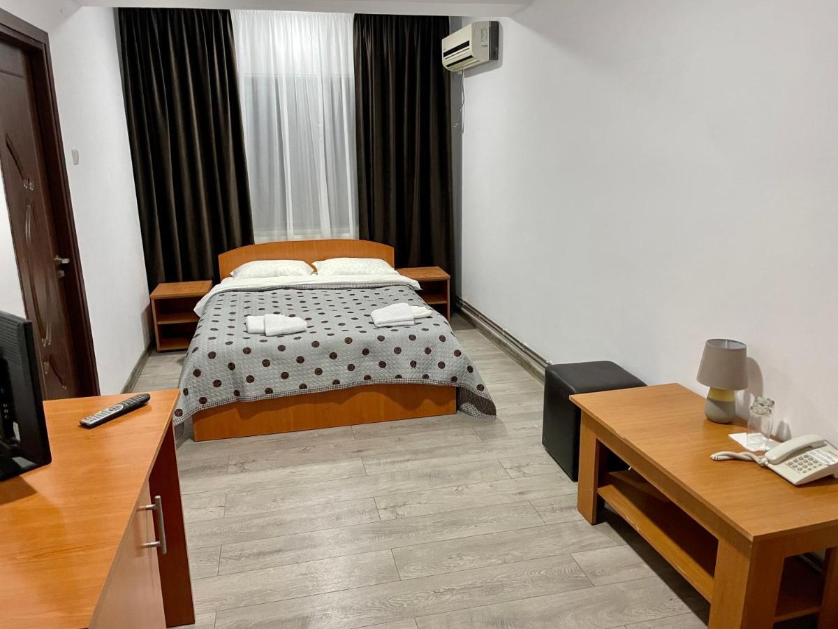 Hotel Tata Si Fii Bechet Zewnętrze zdjęcie