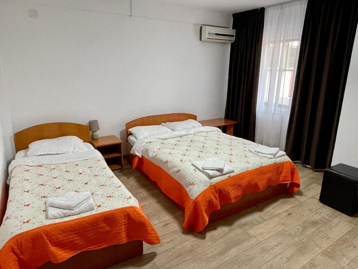 Hotel Tata Si Fii Bechet Zewnętrze zdjęcie